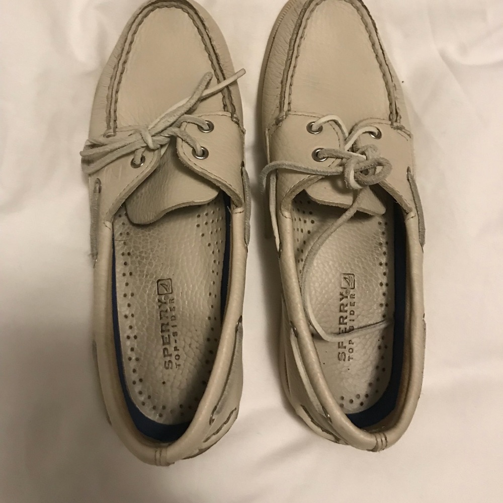 White leather Sperry Topsider